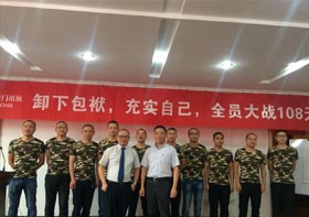 哦！原来他是如此的“妖艳”！！