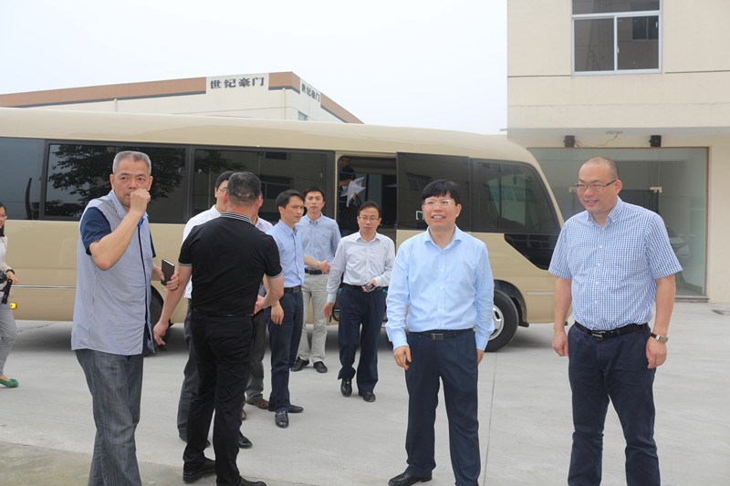 热烈欢迎嘉兴市委常委常务副市长楼建明一行来我公司参观调研