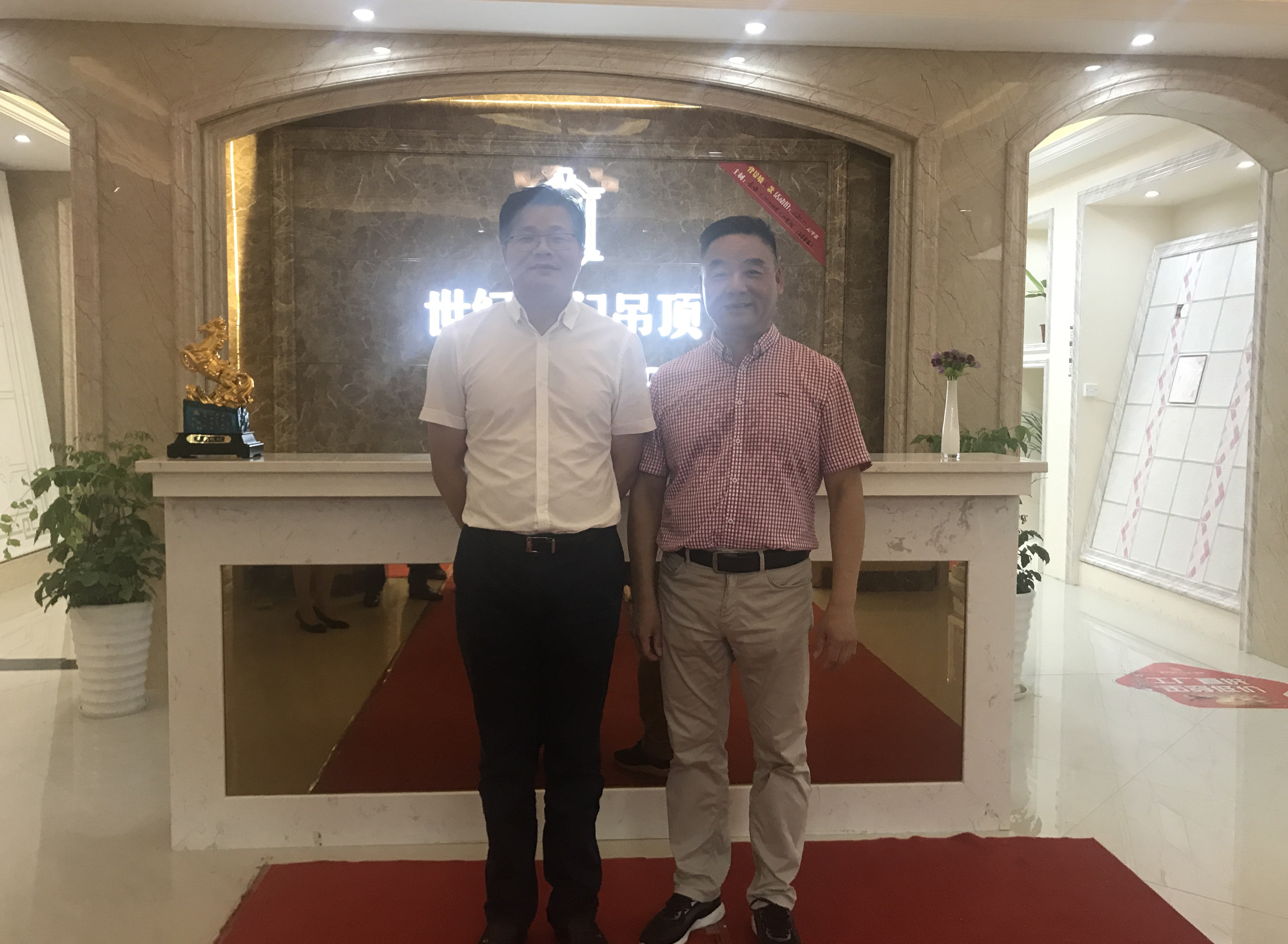 【企业资讯】海宁市市长曹国良莅临世纪豪门指导参观